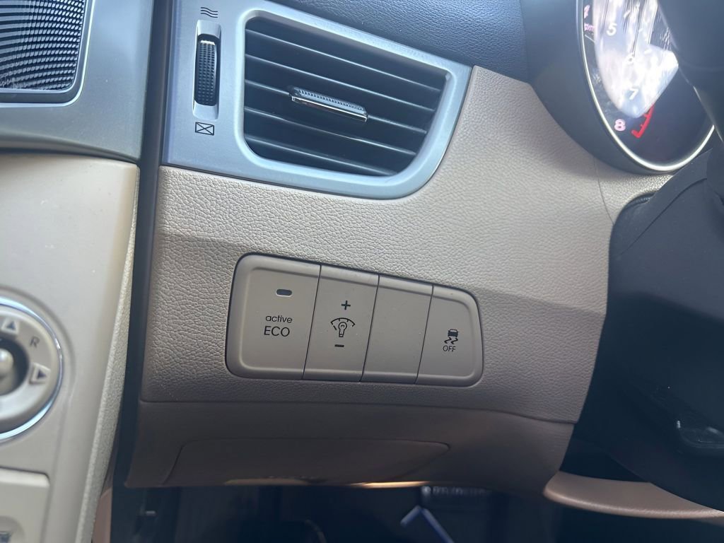 Used 2013 Hyundai Elantra GLS image 16