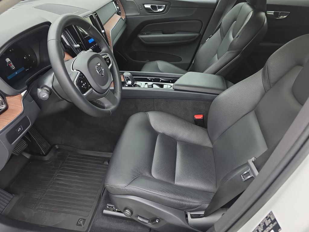 Used 2023 Volvo XC60 B5 Plus w/ Protection Package Premier AWD/4WD image 8