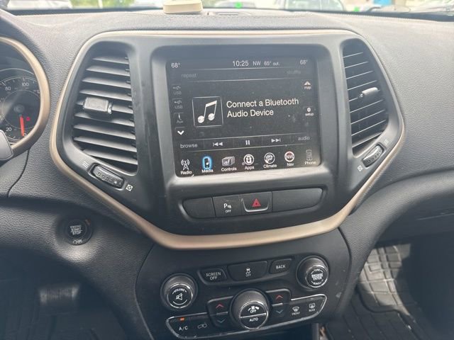 Used 2018 Jeep Cherokee Limited w/ Luxury Group FWD image 9