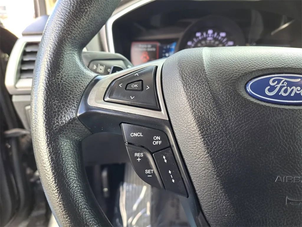 Used 2019 Ford Fusion SE image 19
