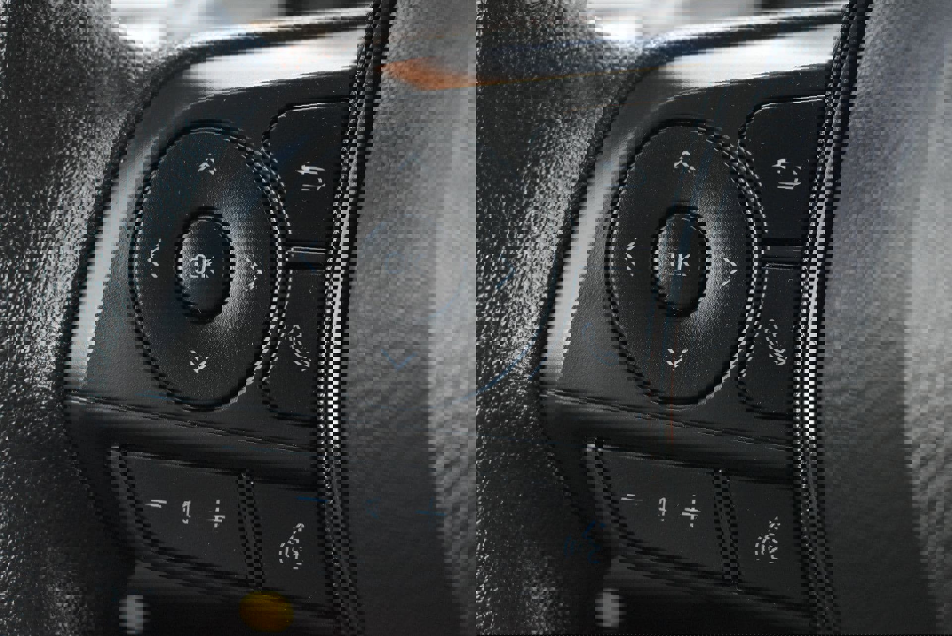 Used 2025 Toyota Corolla Cross L image 18