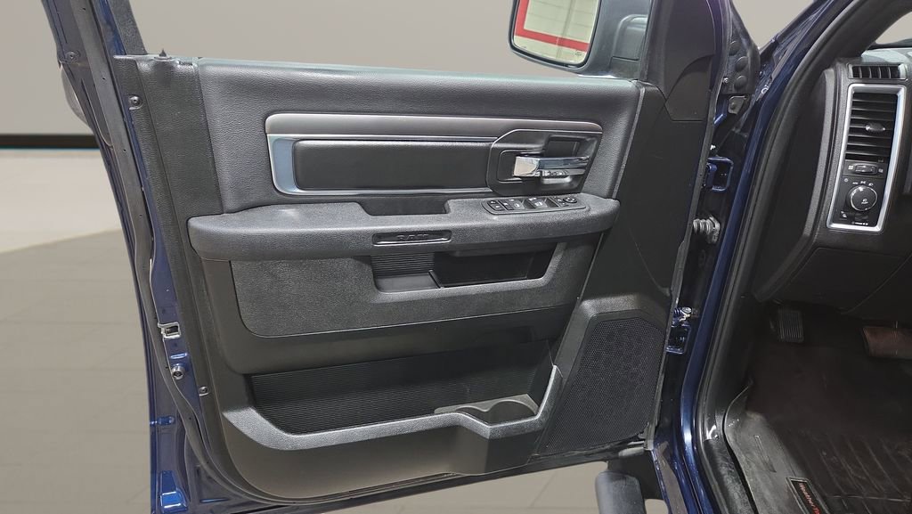 Used 2022 RAM 1500 Classic SLT AWD/4WD image 7