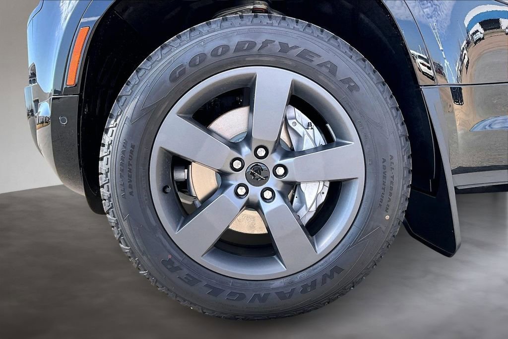 New 2026 Land Rover Defender 110 X-Dynamic SE AWD/4WD image 12