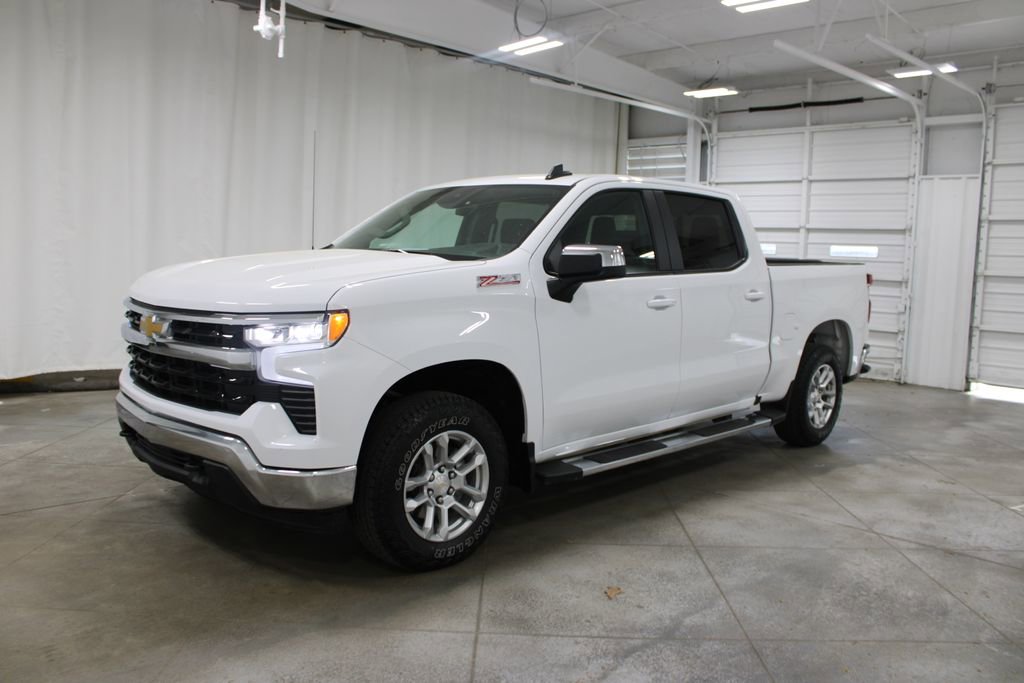 Used 2024 Chevrolet Silverado 1500 LT w/ Z71 Off-Road Package image 4