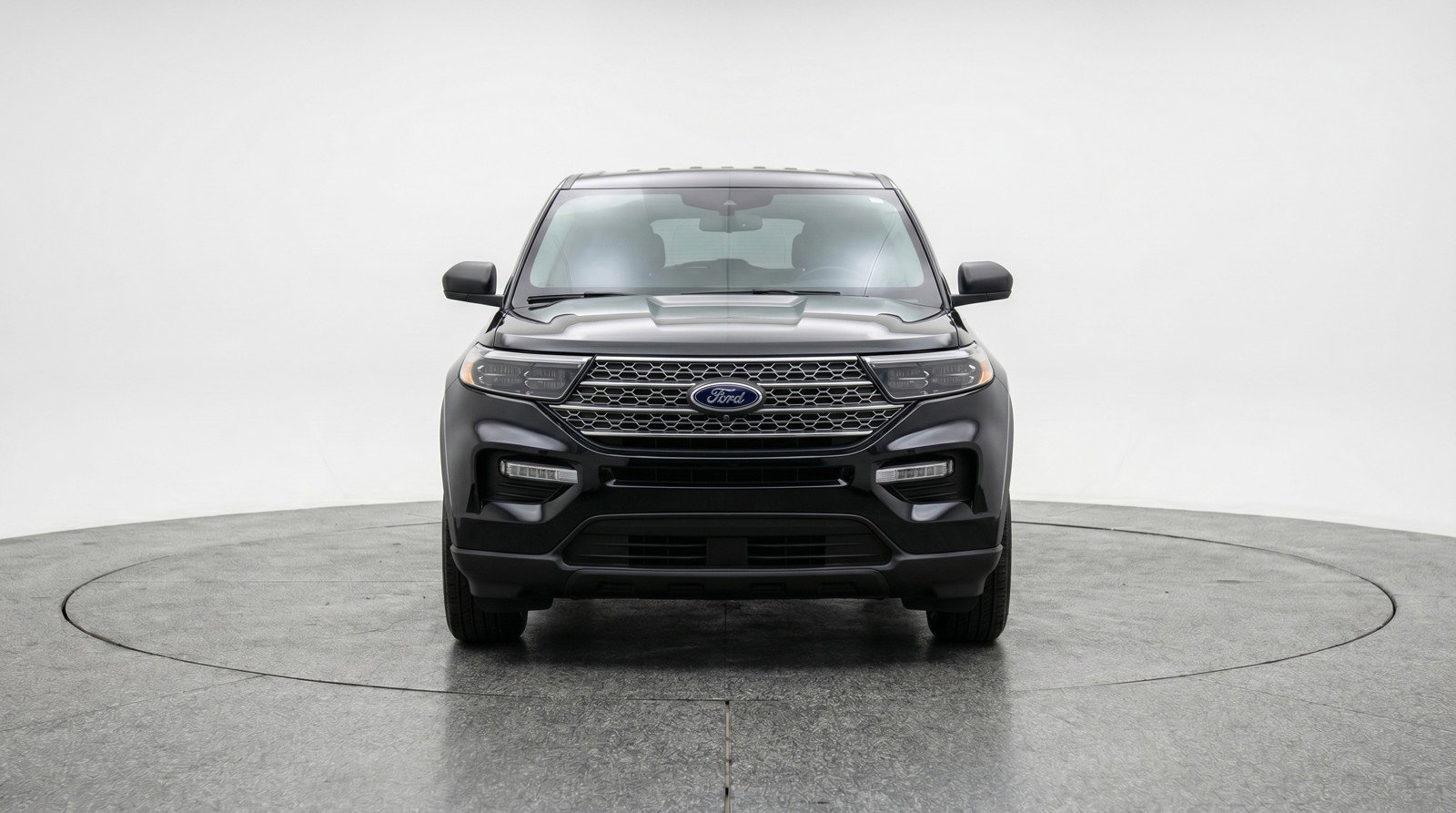 Used 2024 Ford Explorer XLT w/ Equipment Group 202A RWD image 2