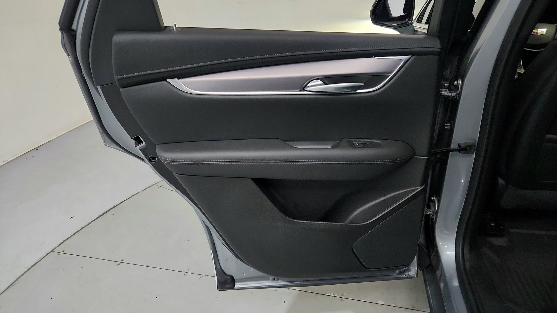 Certified 2024 Cadillac XT5 Luxury w/ LPO, Floor Liner Package AWD/4WD image 22