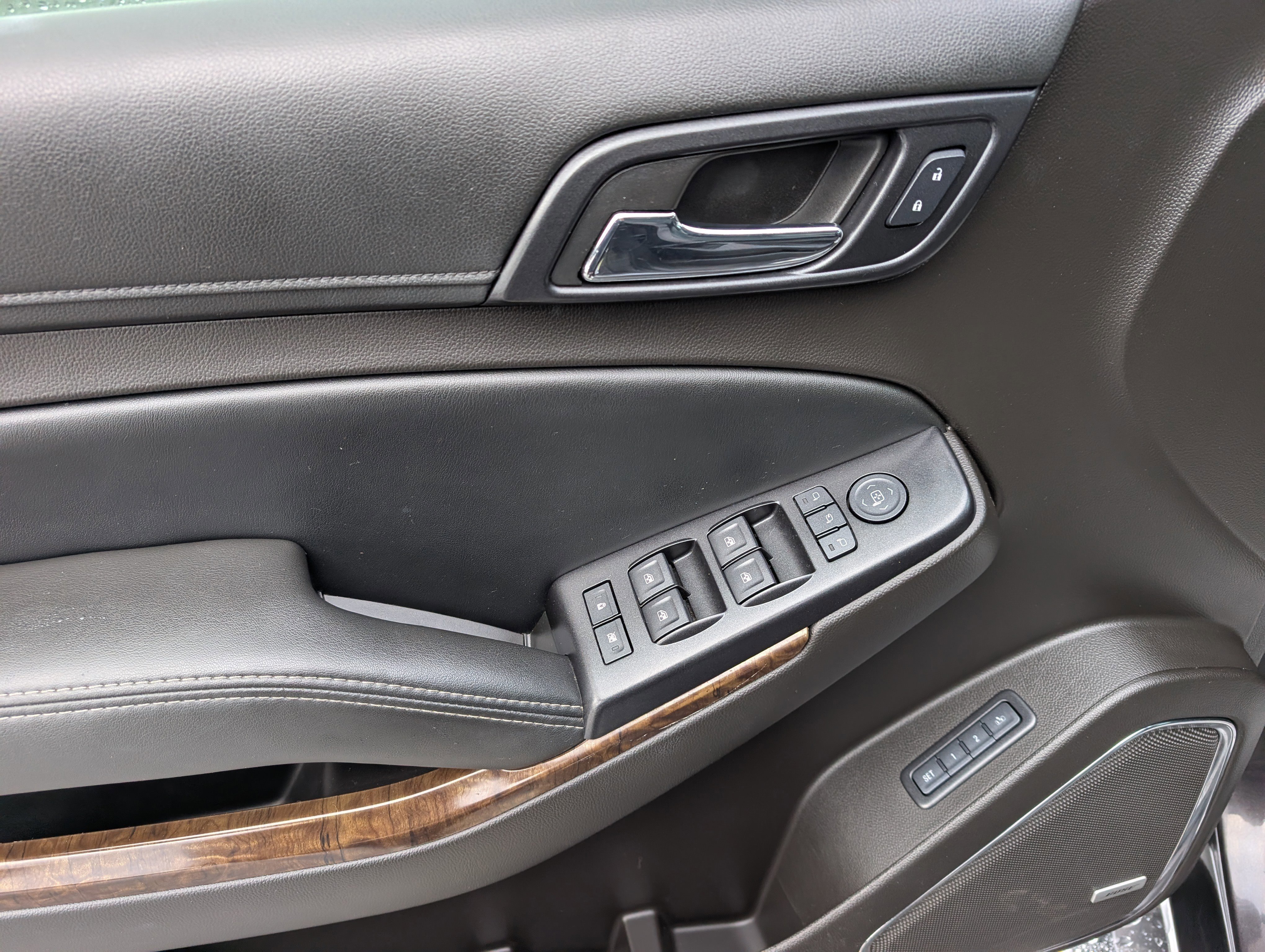 Used 2017 Chevrolet Tahoe LT w/ LT Signature Package image 9