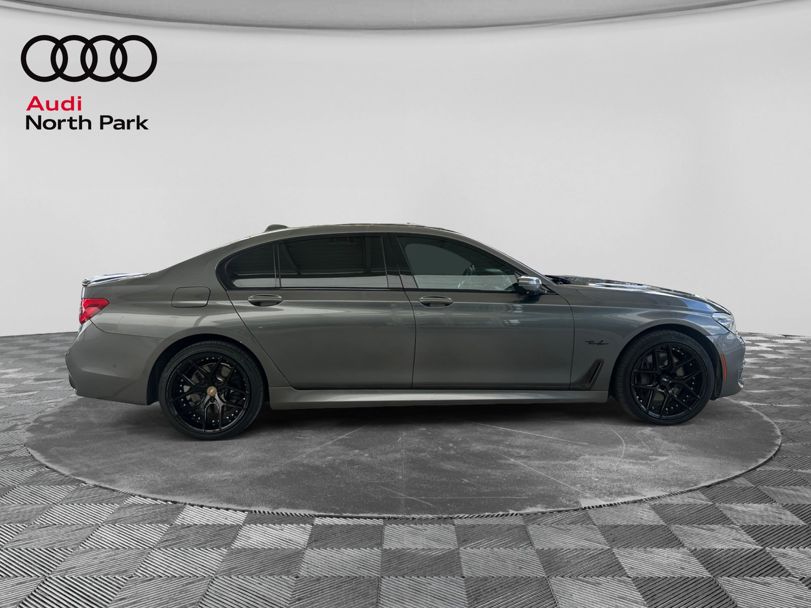 Used 2016 BMW 750i RWD image 6