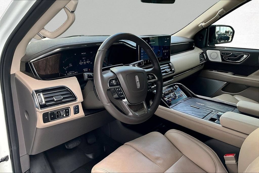 Used 2024 Lincoln Navigator Reserve AWD/4WD image 17