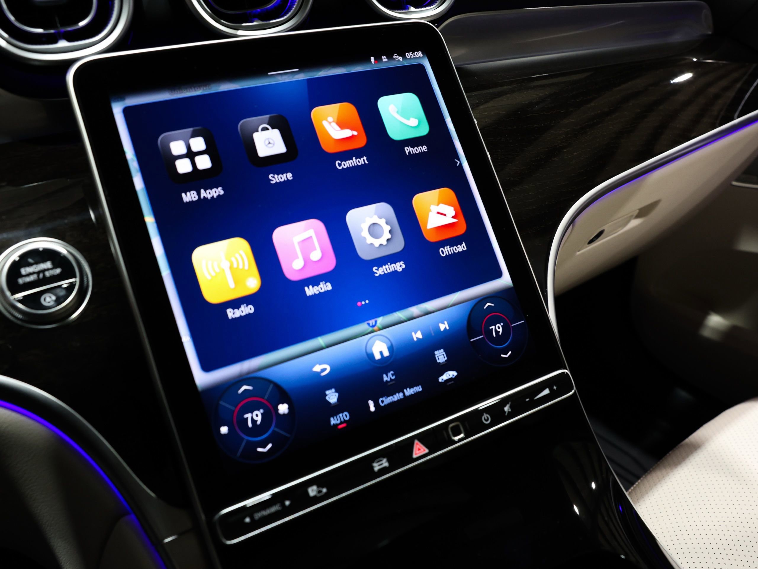 Used 2025 Mercedes-Benz GLC 300 4MATIC image 14