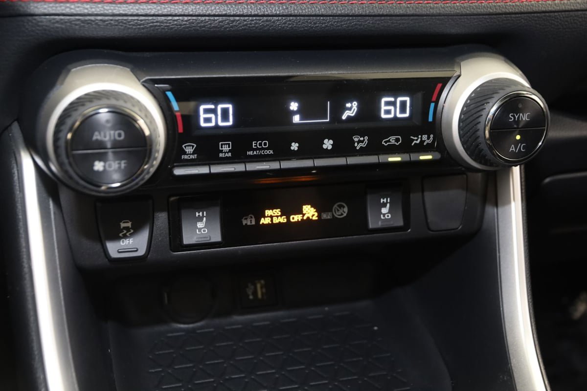 Used 2023 Toyota RAV4 SE w/ Weather & Moonroof Package AWD/4WD image 28