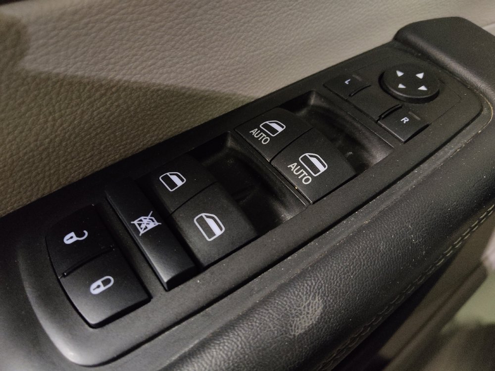 Used 2024 Chrysler Voyager LX FWD image 27