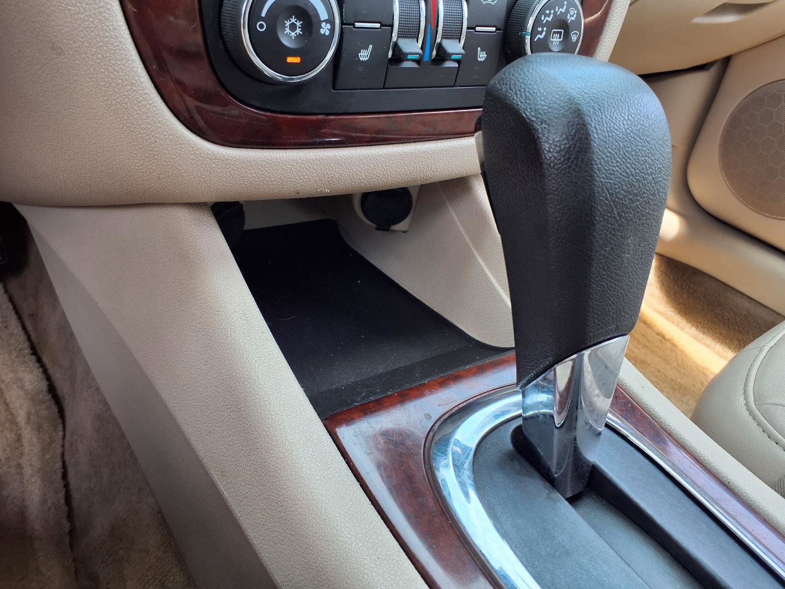 Used 2009 Chevrolet Impala LT w/ Luxury Edition Package FWD image 12