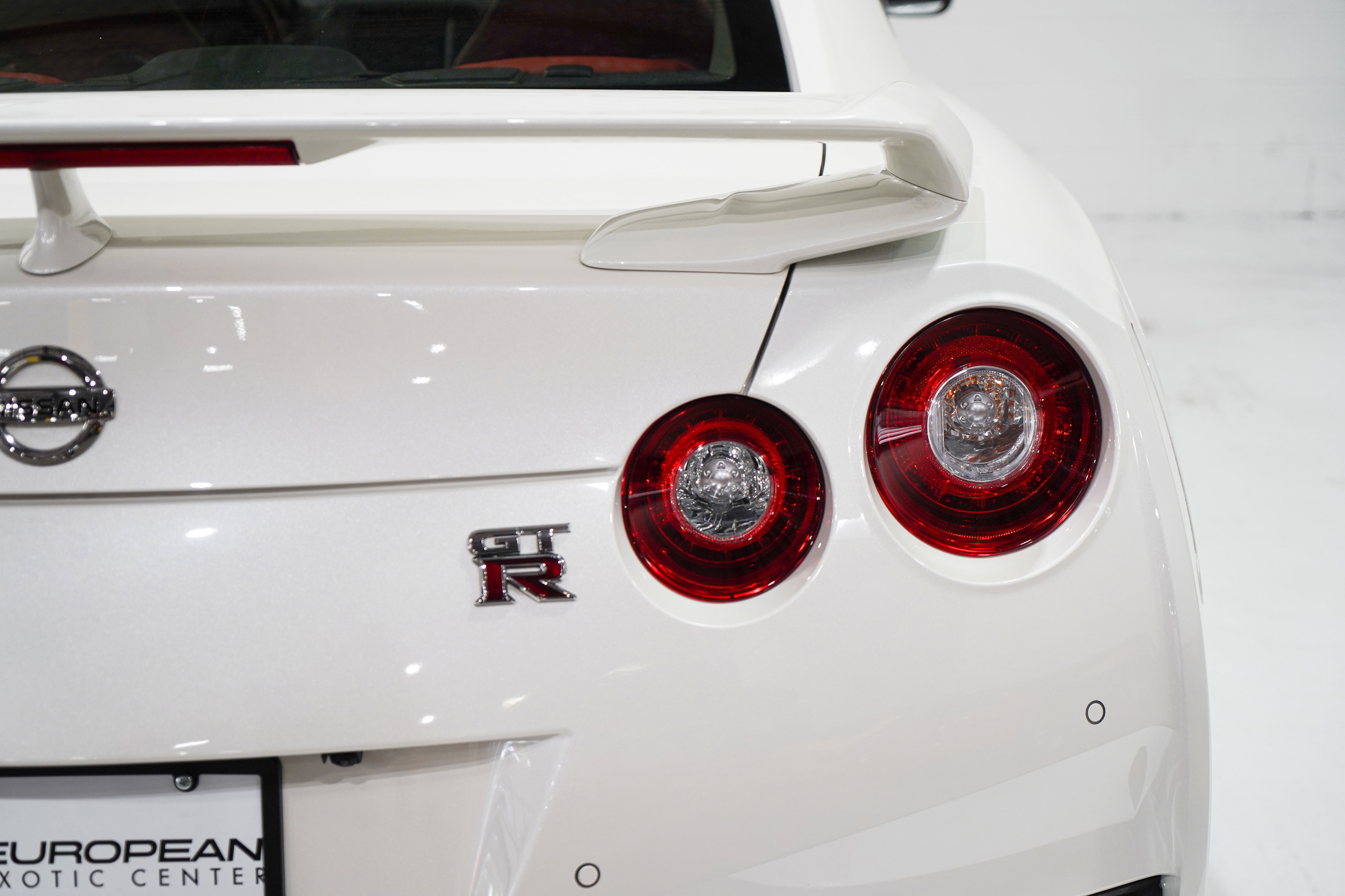 Used 2021 Nissan GT-R Premium AWD/4WD image 34