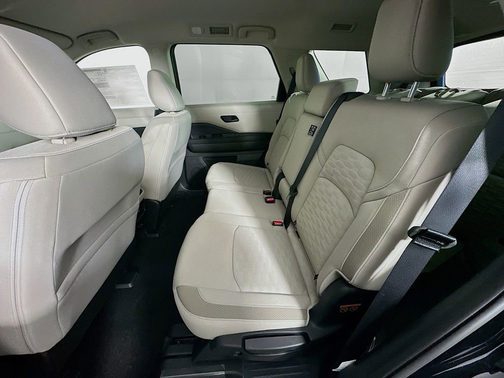New 2025 Nissan Pathfinder SV w/ Cargo Package image 31