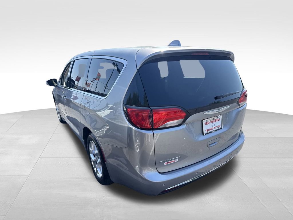 Used 2018 Chrysler Pacifica Touring Plus w/ Tire & Wheel Group image 5