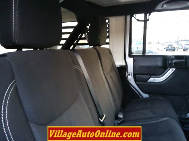 Used 2014 Jeep Wrangler Unlimited Rubicon w/ Connectivity Group image 30