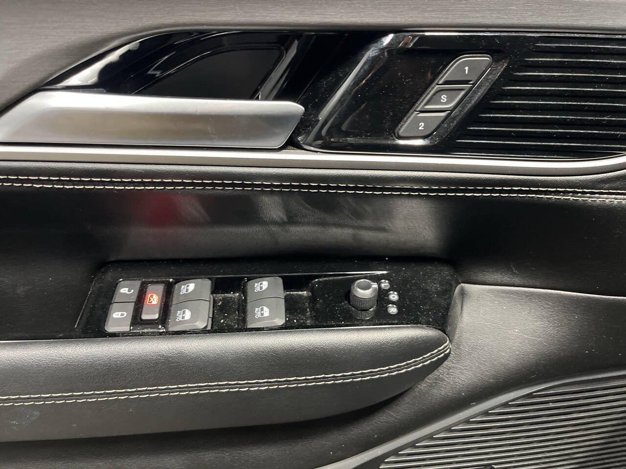 Used 2025 Jeep Wagoneer Series II AWD/4WD image 15