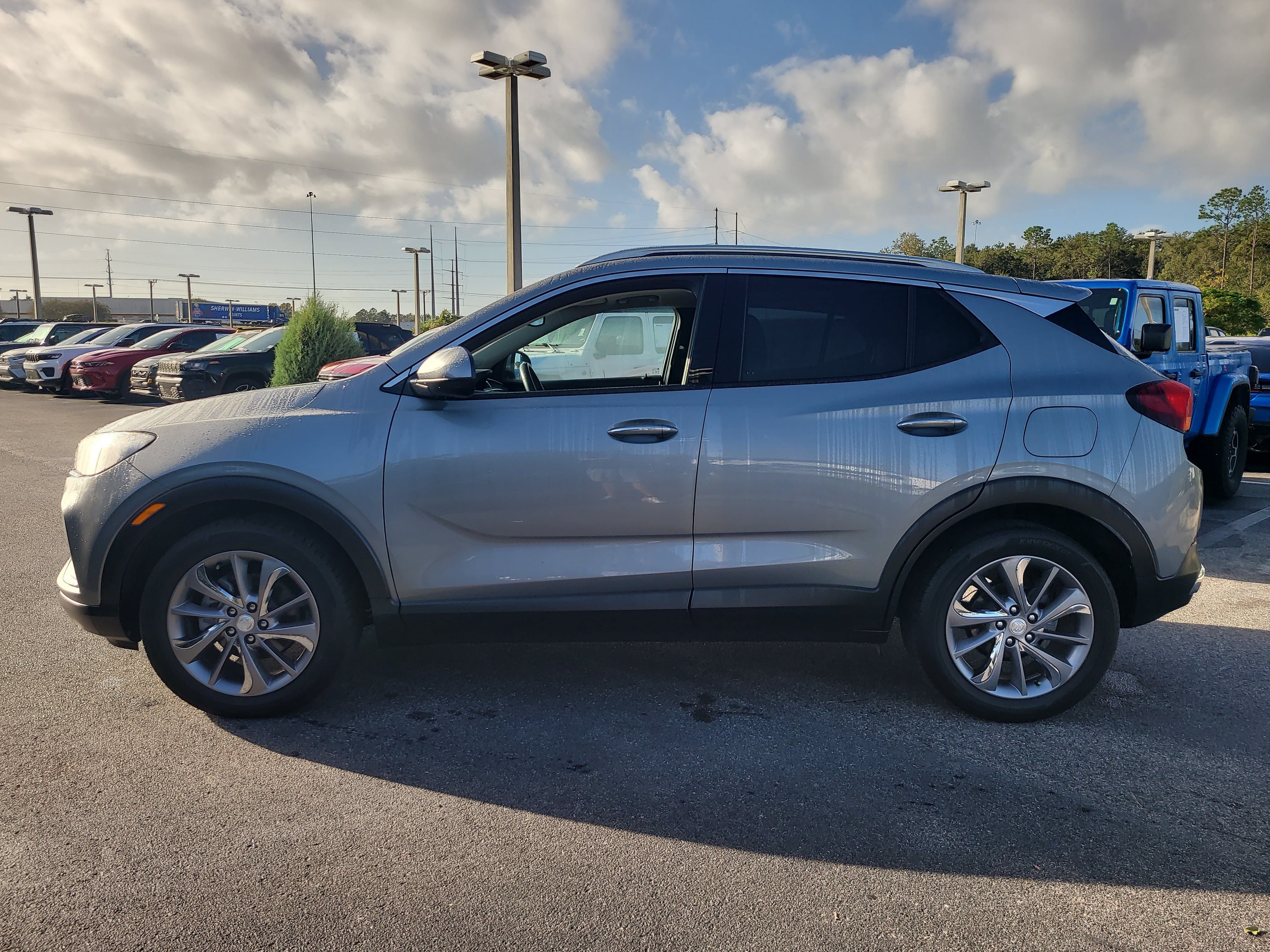 Used 2023 Buick Encore GX Essence w/ Experience Buick Package FWD image 7