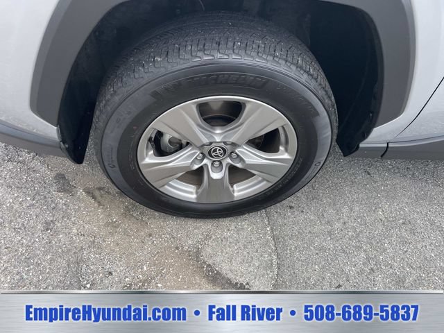 Used 2025 Toyota RAV4 XLE AWD/4WD image 12