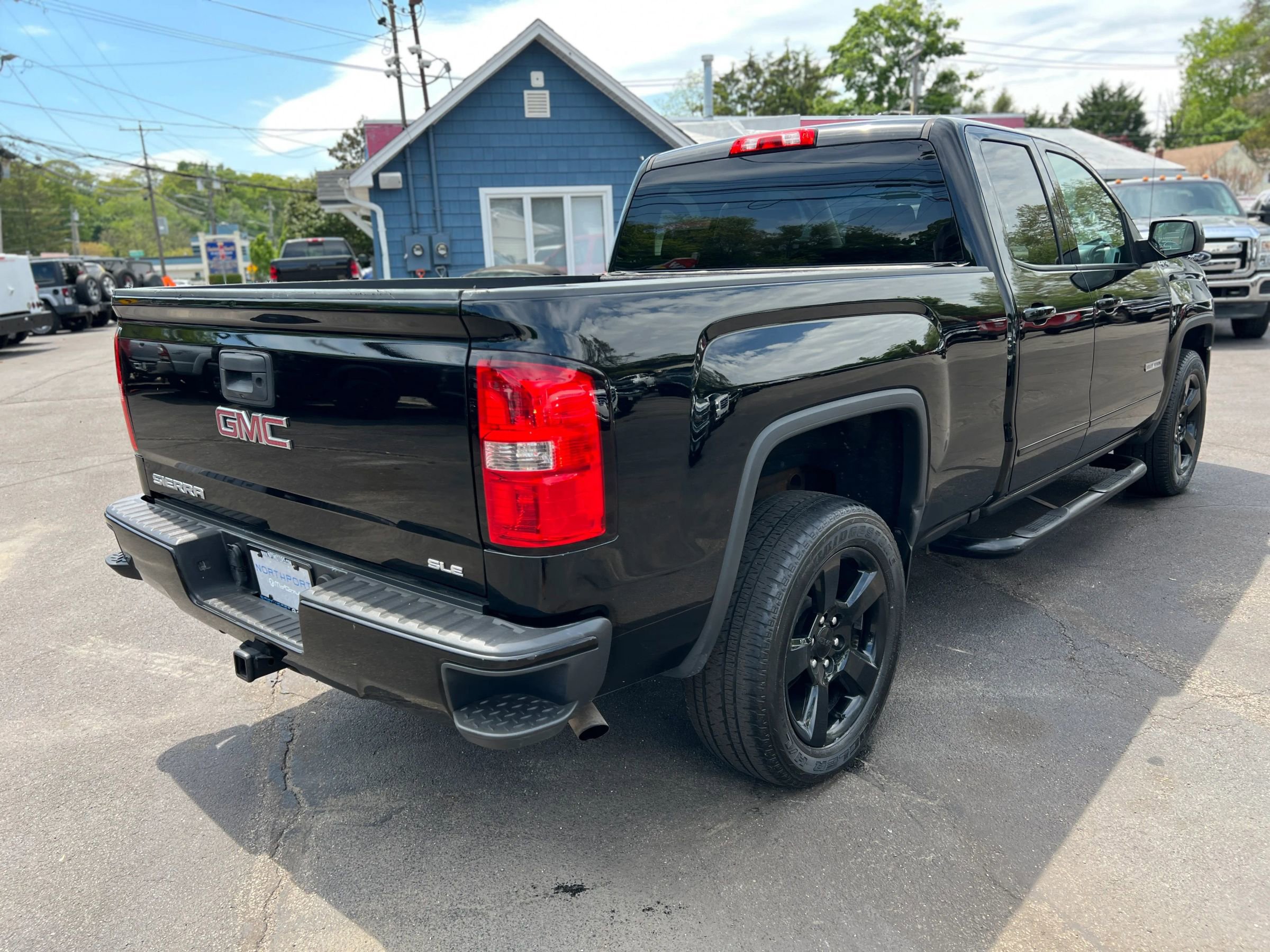 Used 2017 GMC Sierra 1500 SLE w/ SLE Value Package AWD/4WD image 6