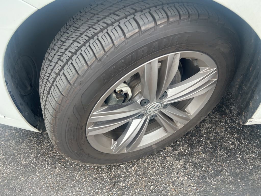 Used 2019 Volkswagen Jetta R-Line w/ R-Line Cold Weather Package FWD image 7