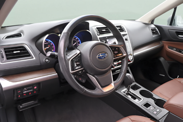 Used 2018 Subaru Outback 2.5i Touring AWD/4WD image 11