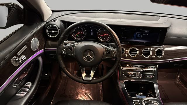 Used 2018 Mercedes-Benz E 300 4MATIC image 12