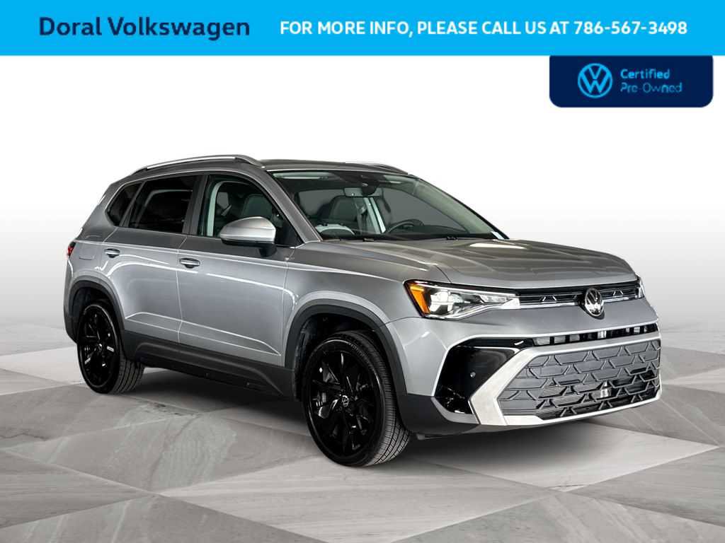 Used 2025 Volkswagen Taos SE FWD image 2
