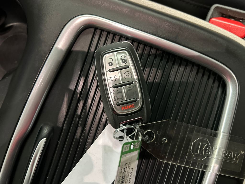 Used 2024 Chrysler Pacifica Touring-L FWD image 22