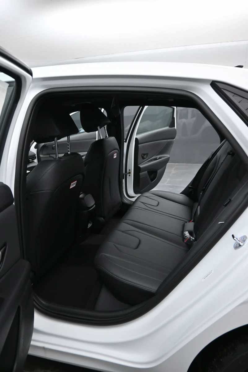 New 2026 Hyundai Elantra SEL Sport FWD image 15