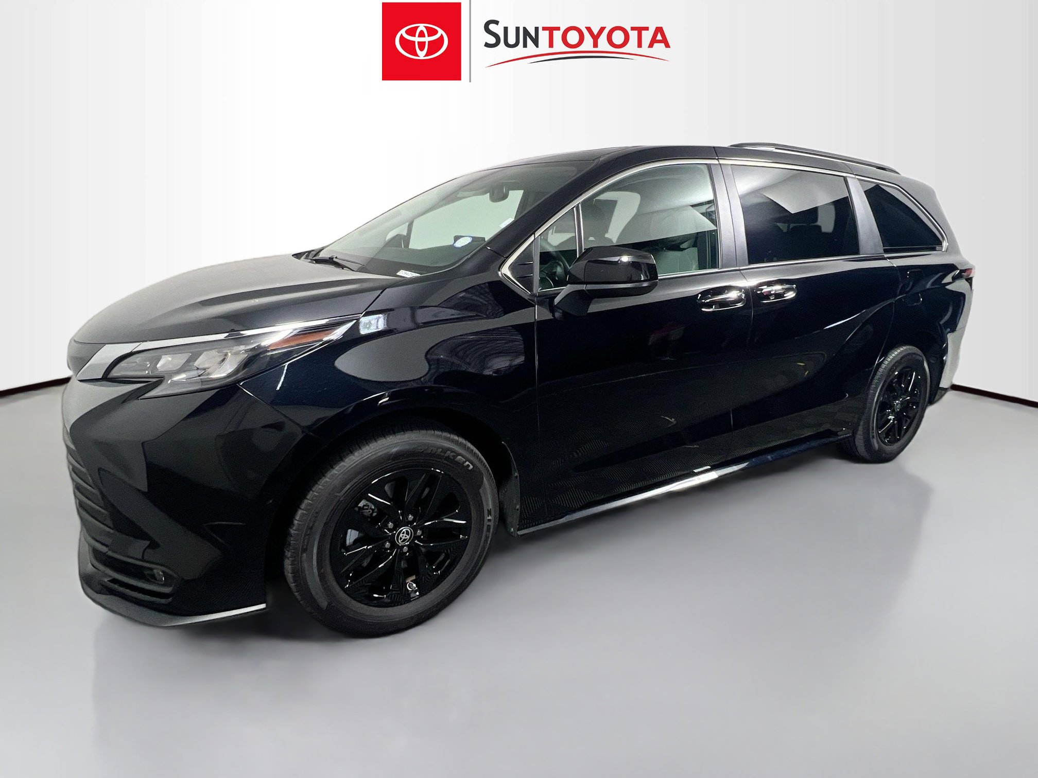 Used 2026 Toyota Sienna XLE FWD image 9
