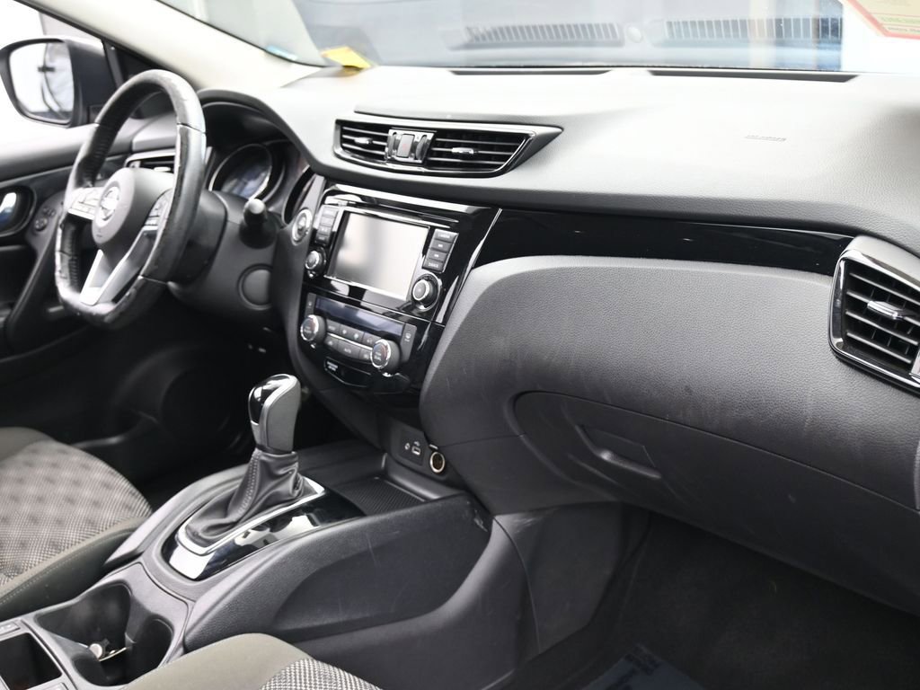 Used 2021 Nissan Rogue Sport SV image 45