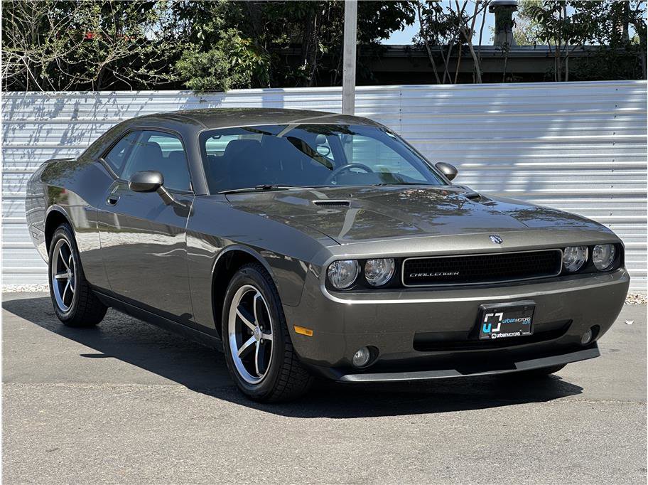 Used 2010 Dodge Challenger SE RWD image 8