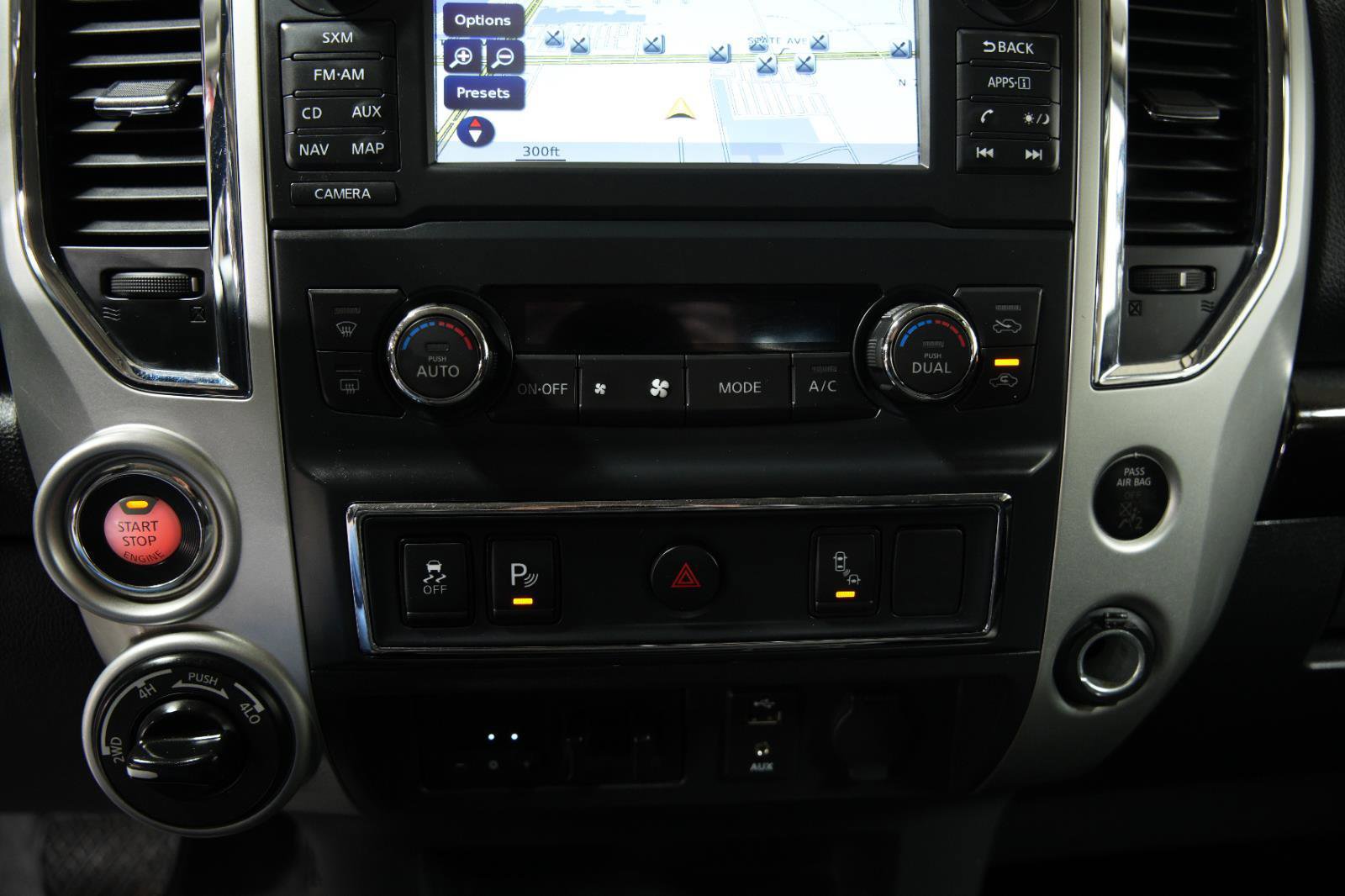 Used 2017 Nissan Titan SV image 35