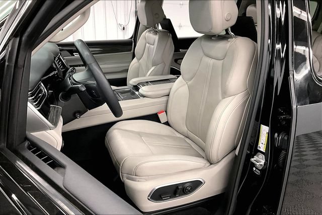 Used 2022 Jeep Wagoneer Series III w/ Rear Seat Video Group 1 AWD/4WD image 21
