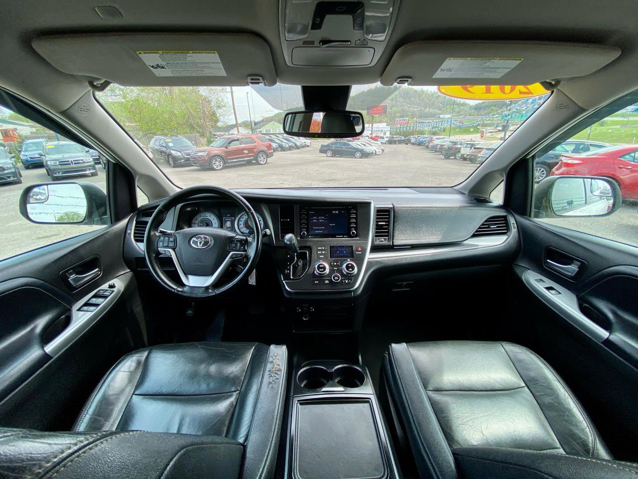 Used 2019 Toyota Sienna SE FWD image 21