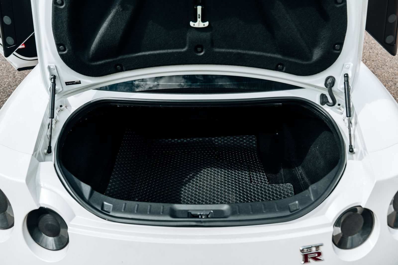 Used 2014 Nissan GT-R Black Edition AWD/4WD image 37