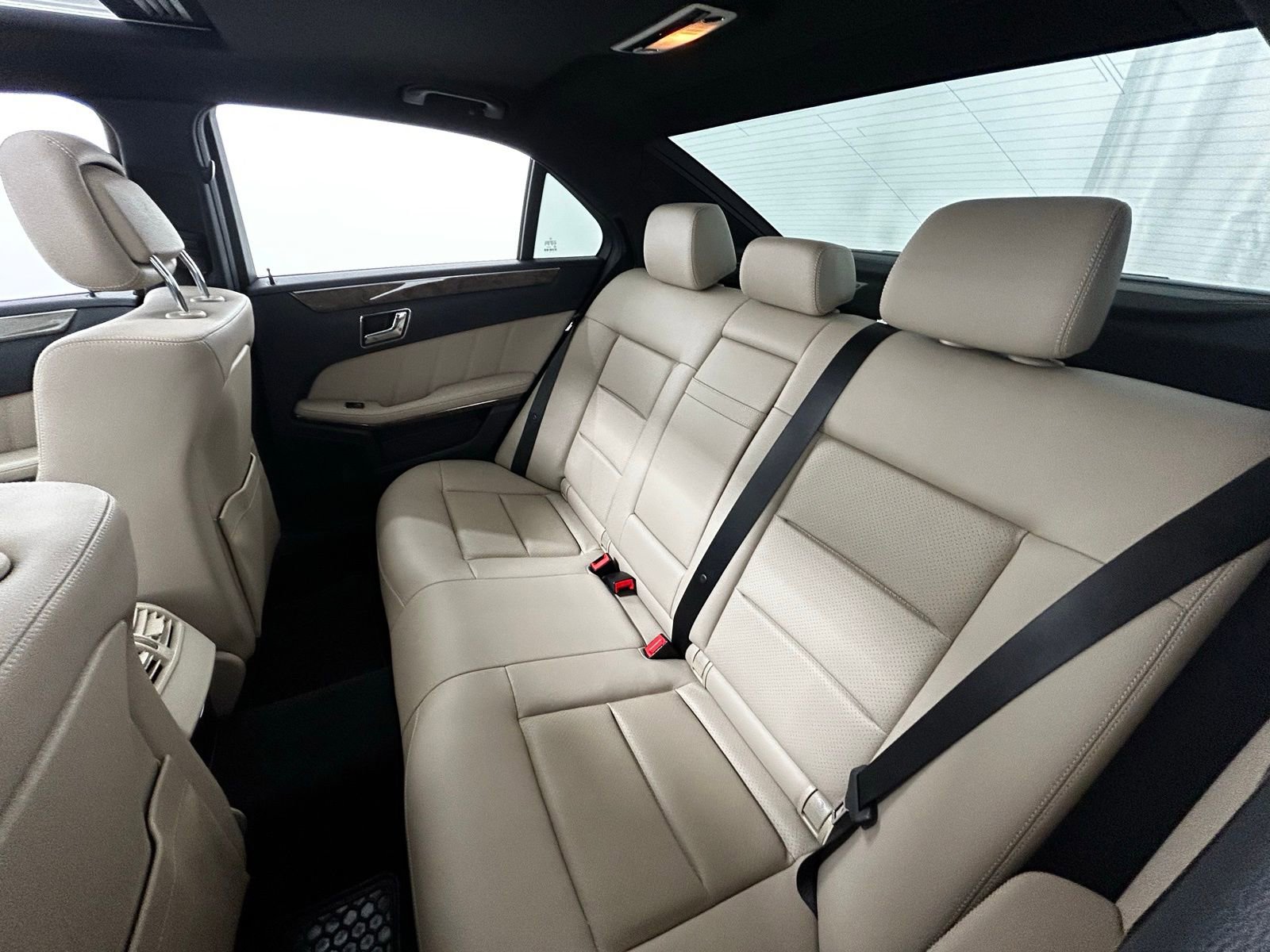 Used 2010 Mercedes-Benz E 350 4MATIC Sedan image 36
