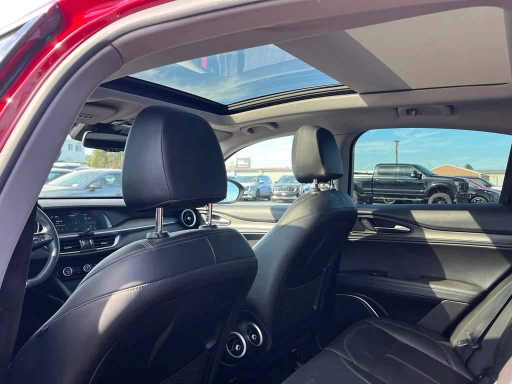 Used 2020 Alfa Romeo Stelvio Ti w/ Active Blind Spot Package AWD/4WD image 13