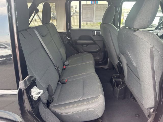 Used 2025 Jeep Wrangler Unlimited Sahara AWD/4WD image 18