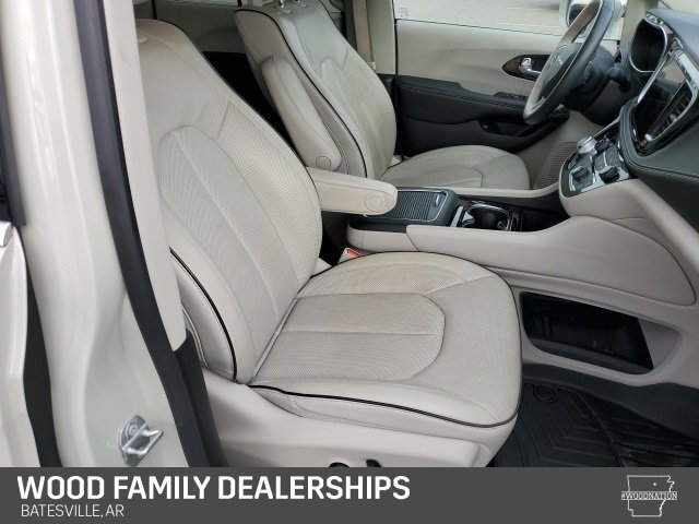 Used 2021 Chrysler Pacifica Limited w/ Uconnect Theater Family Group image 32