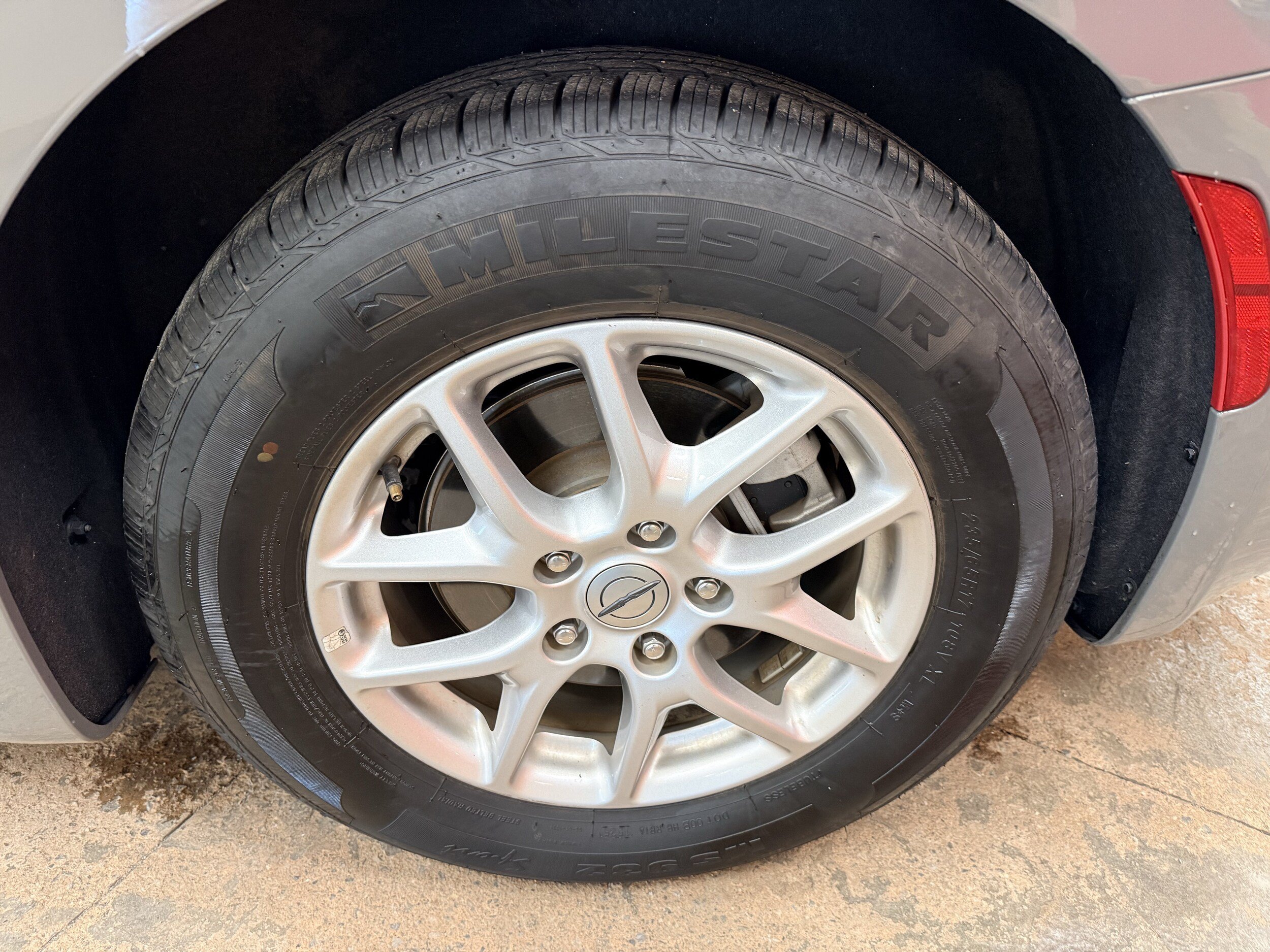 Used 2025 Chrysler Pacifica Select FWD image 6