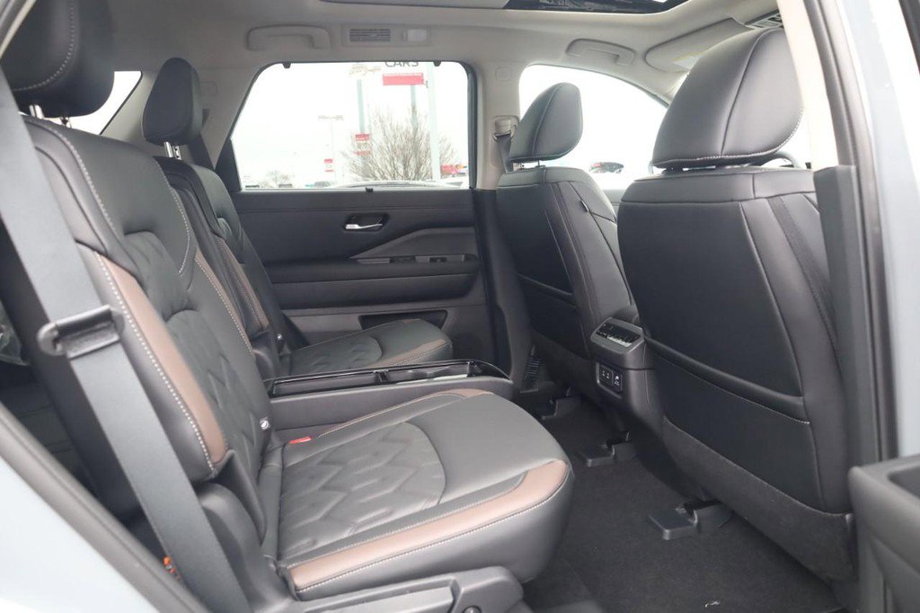 New 2026 Nissan Pathfinder Platinum image 22