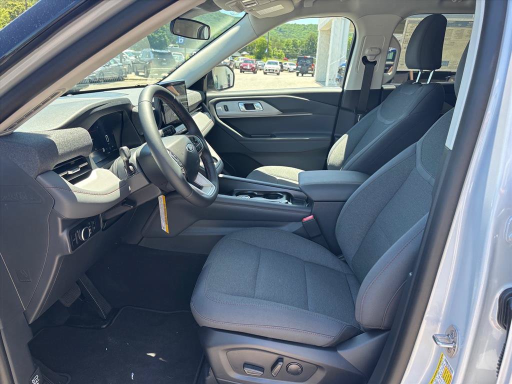 New 2026 Ford Explorer Active RWD image 9
