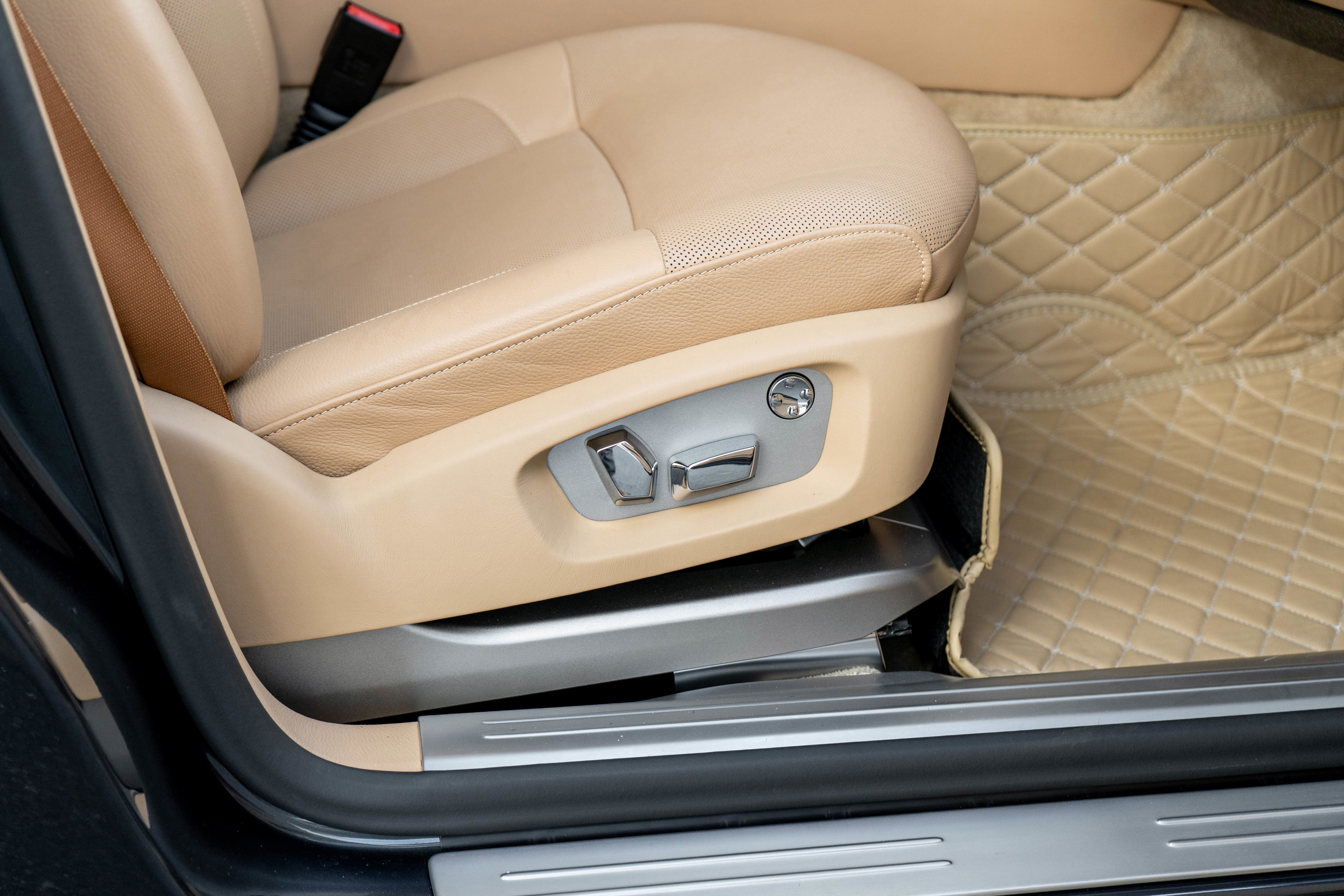 Used 2014 Rolls-Royce Ghost image 31