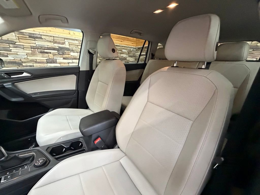 Used 2019 Volkswagen Tiguan SE w/ 3rd Row Seat Package AWD/4WD image 12