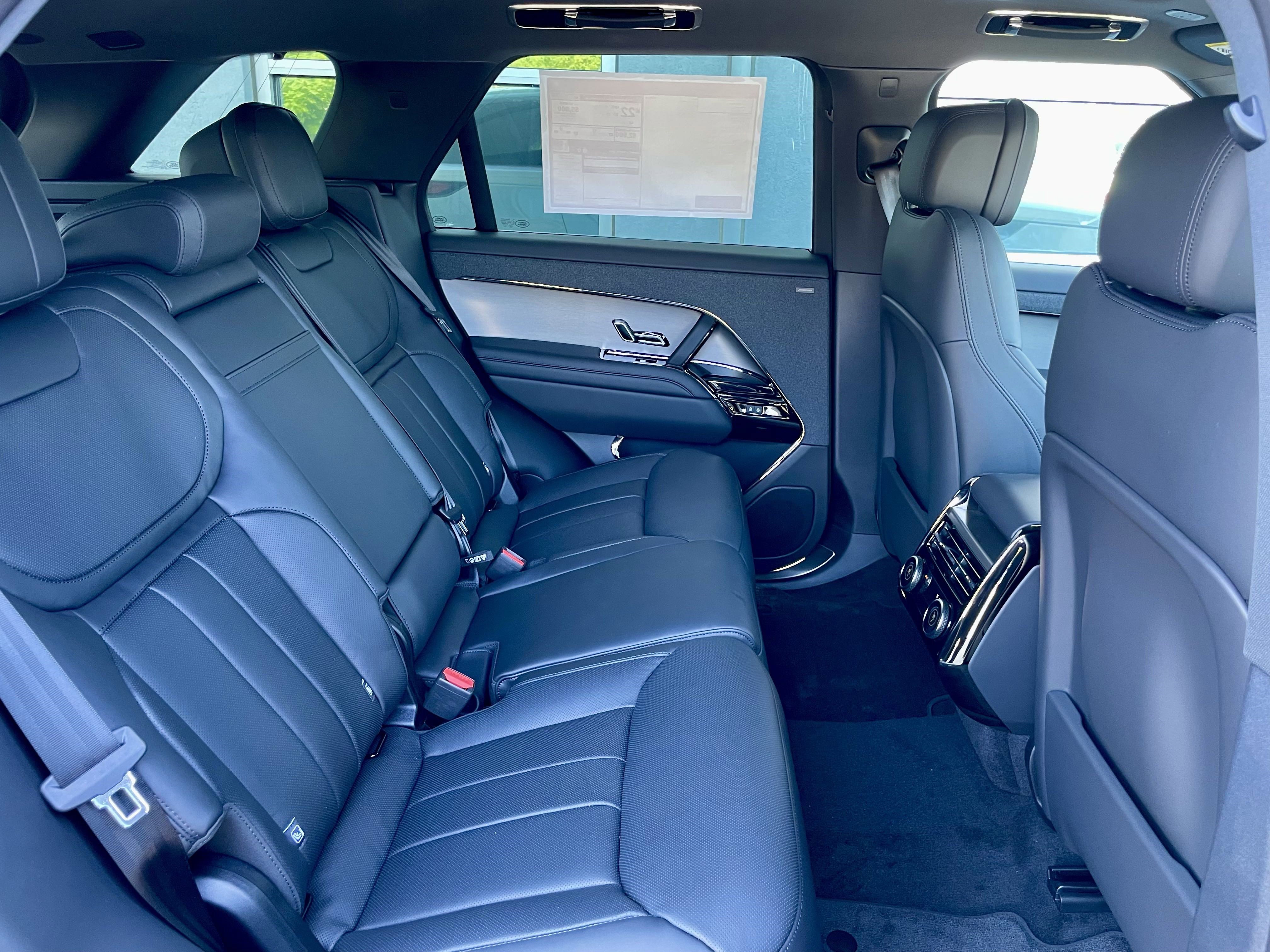 New 2025 Land Rover Range Rover Sport SE image 31