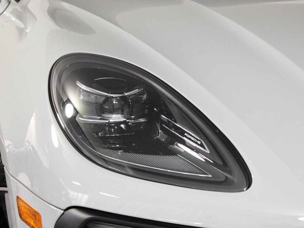Used 2026 Porsche Macan image 11