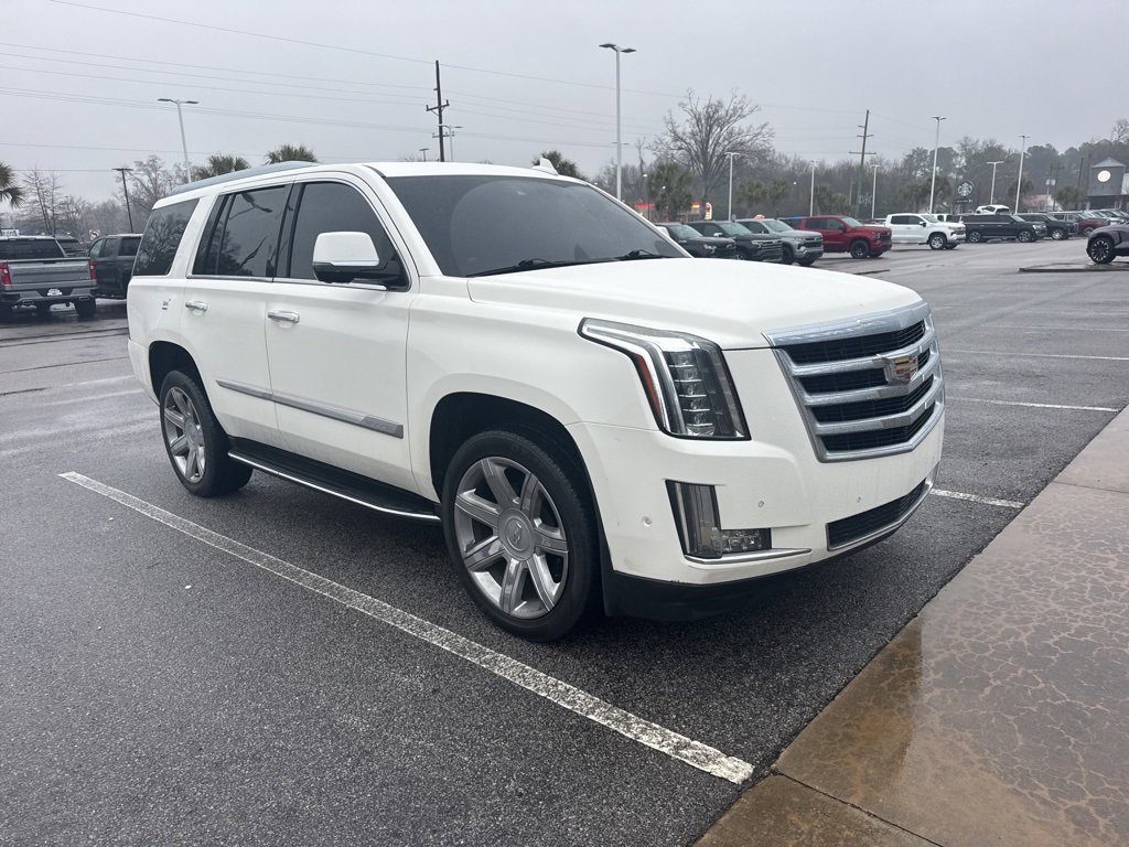Used 2018 Cadillac Escalade Luxury image 3